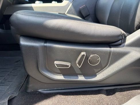 Used 2019 Ford Expedition XLT AWD/4WD image 21