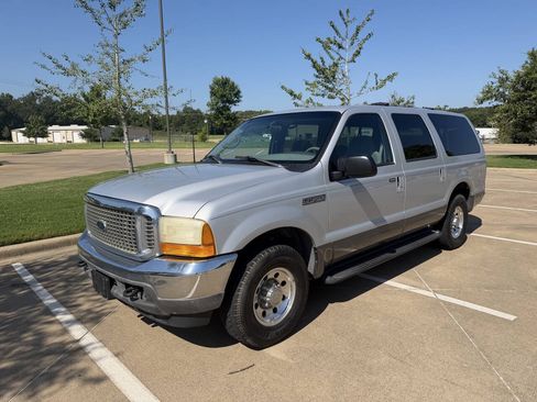 Used 2001 Ford Excursion XLT RWD image 1