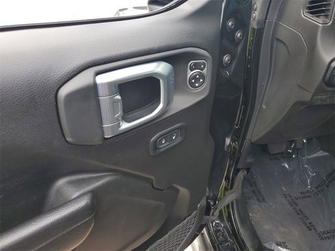 Used 2024 Jeep Gladiator Sport image 18