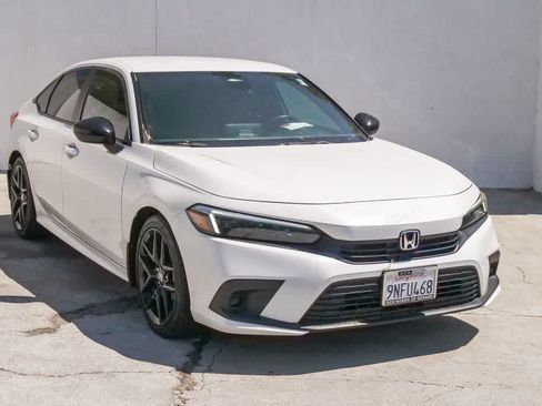 Used 2024 Honda Civic Sport image 3