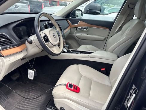 Used 2022 Volvo XC90 T5 Momentum w/ Protection Package Premier FWD image 6