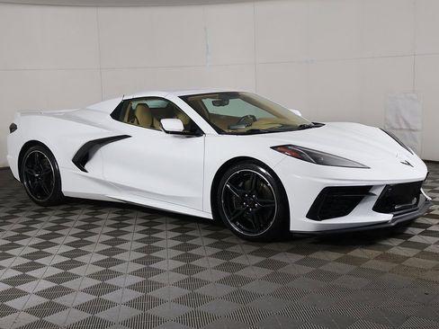 Used 2021 Chevrolet Corvette Stingray Premium Conv w/ Z51 Performance Package image 2