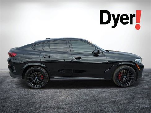 Used 2022 BMW X6 xDrive40i w/ Executive Package image 2