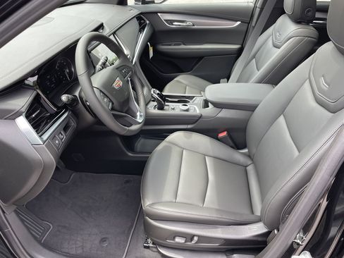 New 2025 Cadillac XT6 Luxury image 13