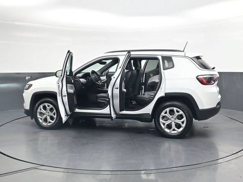 Used 2024 Jeep Compass Latitude AWD/4WD image 42