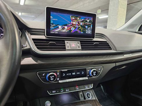 Used 2020 Audi Q5 e Premium Plus w/ Premium Plus Package image 17