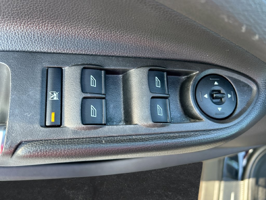 Used 2018 Ford Escape SE w/ Ford Safe & Smart Package FWD image 13