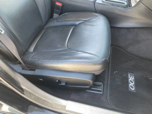 Used 2017 Chrysler 300 Limited RWD image 23