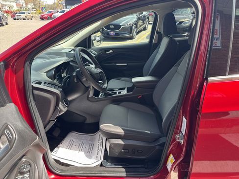 Used 2017 Ford Escape SE w/ Equipment Group 201A AWD/4WD image 16