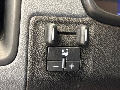 Used 2019 Chevrolet Colorado Z71 AWD/4WD image 32