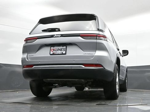 Used 2025 Jeep Grand Cherokee 4WD image 40