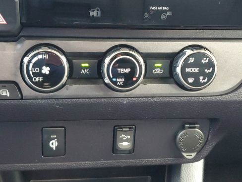 Used 2018 Toyota Tacoma TRD Off-Road image 26