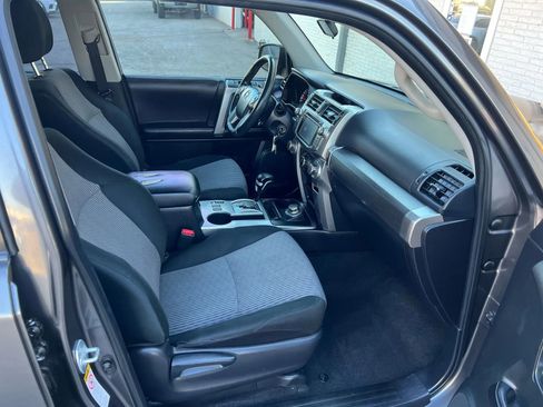 Used 2017 Toyota 4Runner SR5 AWD/4WD image 23
