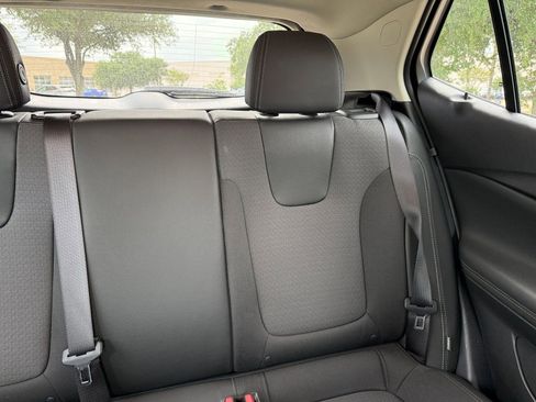 Used 2025 Buick Encore GX Preferred AWD/4WD image 38