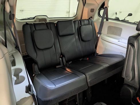 Used 2017 Dodge Grand Caravan Crew FWD image 19