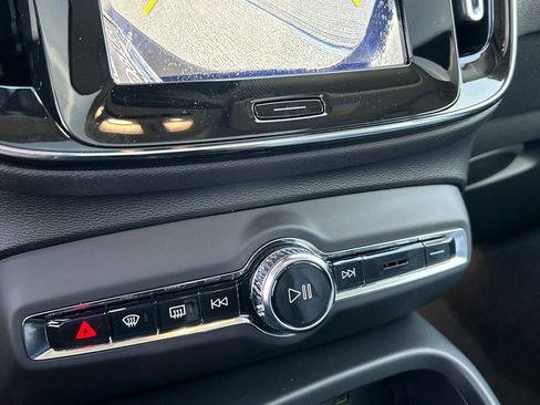 New 2026 Volvo XC40 B5 Ultra w/ Protection Package Premier AWD/4WD image 18