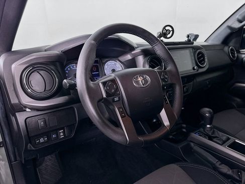 Used 2022 Toyota Tacoma TRD Off-Road AWD/4WD image 9