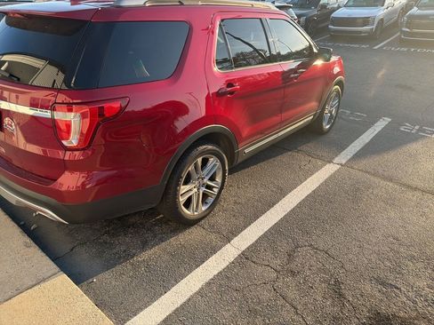 Used 2017 Ford Explorer XLT w/ Equipment Group 202A image 5