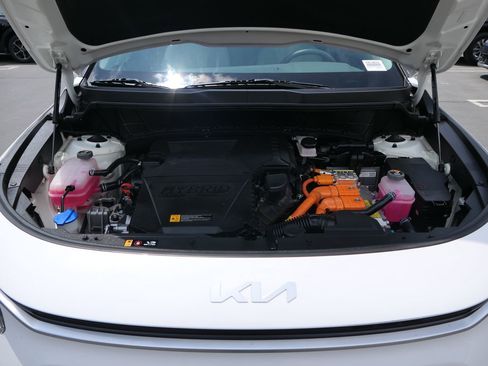 Used 2024 Kia Niro EX FWD image 25