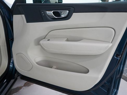 Used 2024 Volvo XC60 B5 Plus image 9