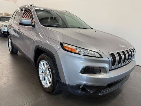 Used 2015 Jeep Cherokee Latitude w/ Comfort/Convenience Group FWD image 4
