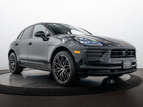 Certified 2026 Porsche Macan AWD/4WD image 9