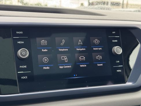 Certified 2022 Volkswagen Taos SE image 25