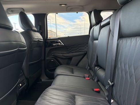 Used 2025 Mitsubishi Outlander SEL AWD/4WD image 19