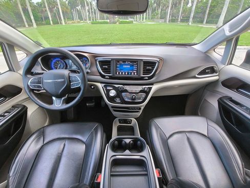 Used 2021 Chrysler Voyager Lxi FWD image 11