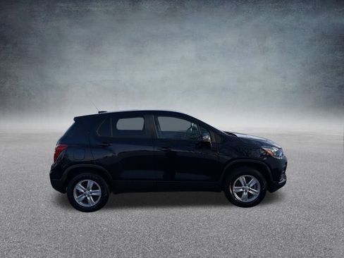 Used 2022 Chevrolet Trax LS w/ Tint and Cruise Package image 9
