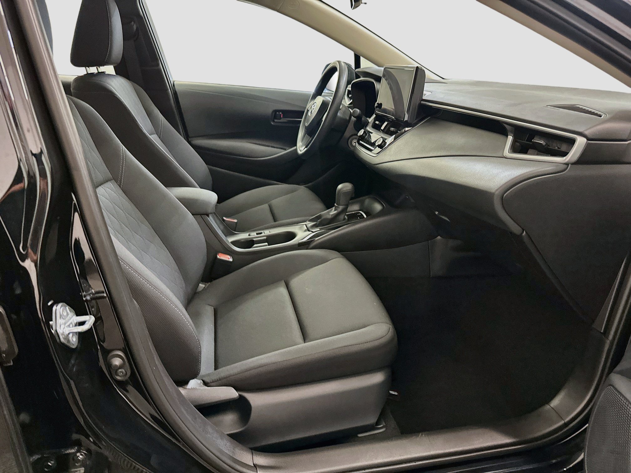 Used 2026 Toyota Corolla LE FWD image 32