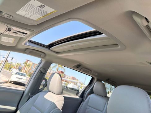 Used 2018 Toyota Sienna XLE w/ XLE Navigation Package FWD image 16