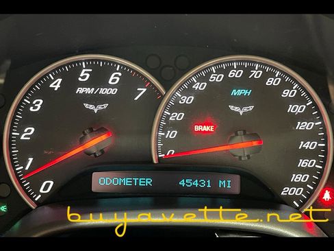Used 2008 Chevrolet Corvette Convertible w/ Preferred Equipment Group RWD image 18