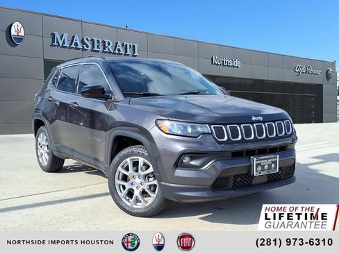 Used 2022 Jeep Compass Latitude image 1