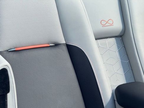 Used 2018 Rolls-Royce Dawn image 59