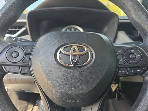 Used 2022 Toyota Corolla LE image 20