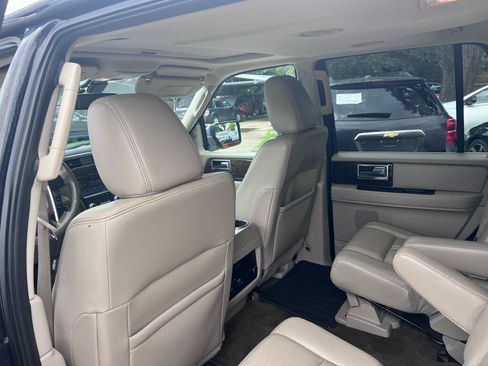 Used 2015 Lincoln Navigator 2WD image 7