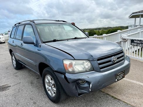 Used 2004 Toyota Highlander 2WD image 3