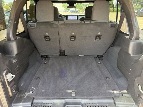 Used 2025 Jeep Wrangler Unlimited Sport AWD/4WD image 31