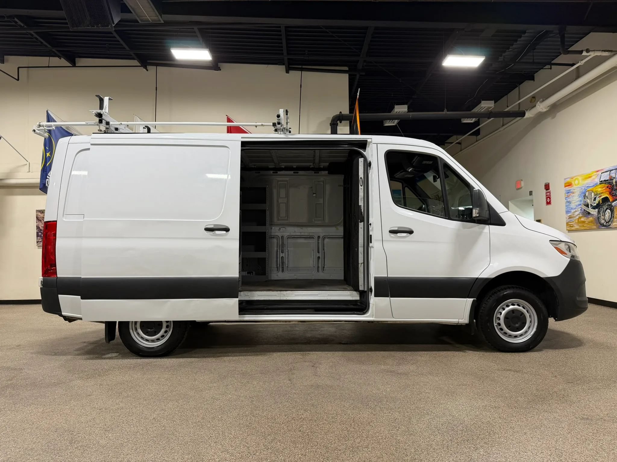 Used 2019 Freightliner Sprinter 144 RWD image 21