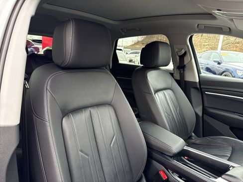Used 2022 Audi e-tron Premium w/ Convenience Plus Package image 39