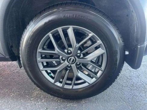 Used 2023 Nissan Rogue S image 11