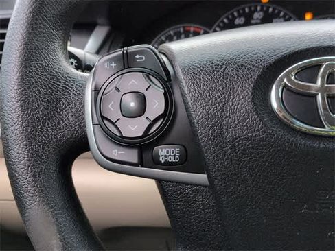 Used 2014 Toyota Camry L image 24
