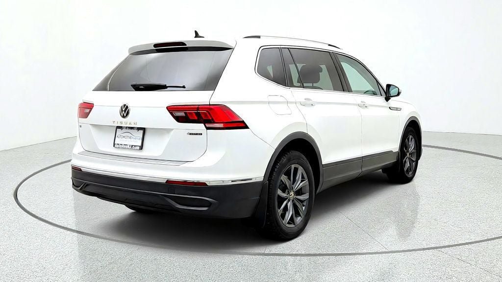 Used 2022 Volkswagen Tiguan SE w/ Panoramic Sunroof Package AWD/4WD image 5