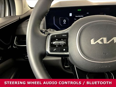 Certified 2025 Kia Carnival SX Prestige FWD image 11