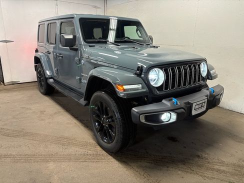 Used 2024 Jeep Wrangler Unlimited Sahara w/ Technology Group AWD/4WD image 1