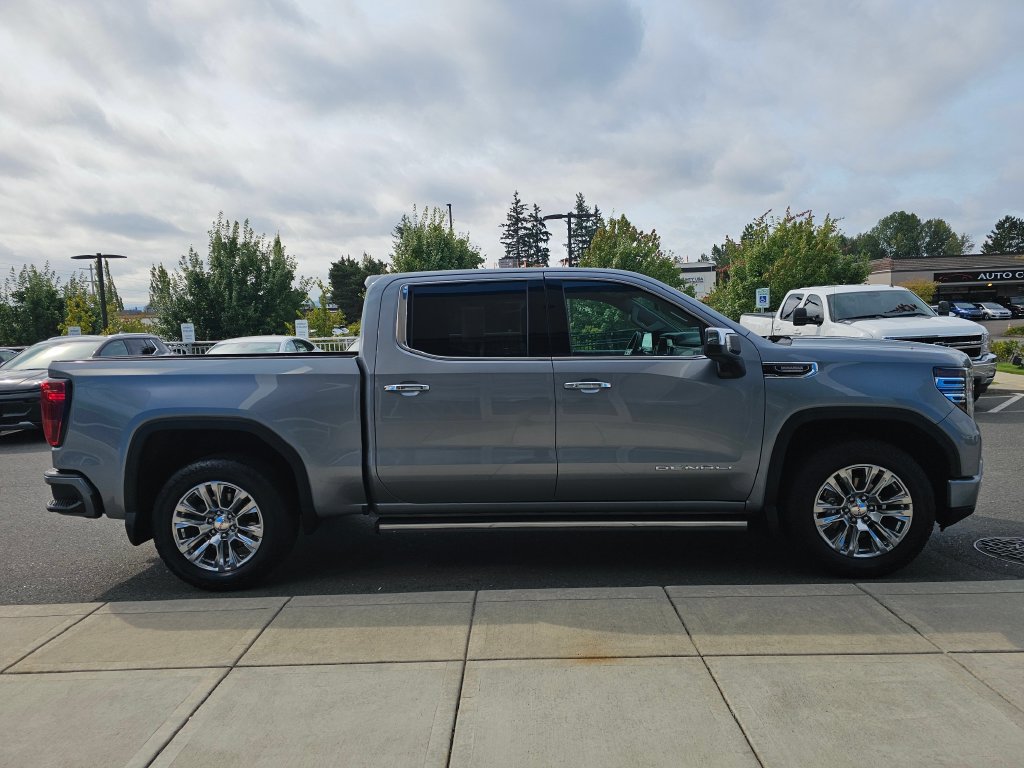 Used 2023 GMC Sierra 1500 Denali w/ Technology Package AWD/4WD image 9
