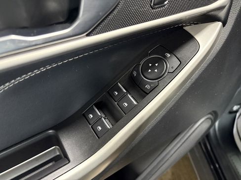 Used 2022 Ford Explorer XLT w/ Equipment Group 202A image 18