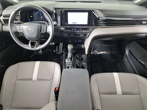 Used 2025 Toyota Camry SE image 16