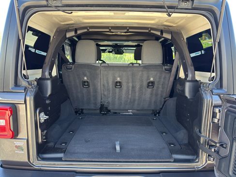 Used 2025 Jeep Wrangler Unlimited Rubicon AWD/4WD image 10